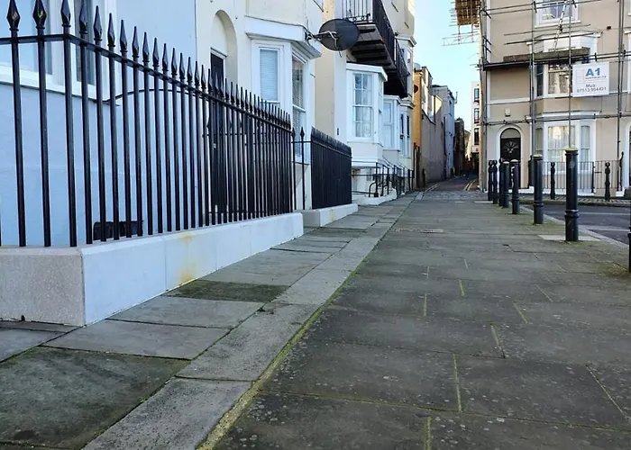 Stylish Newly Renovated Beachfront Getaway Margate