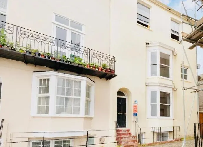 Stylish Newly Renovated Beachfront Getaway Margate