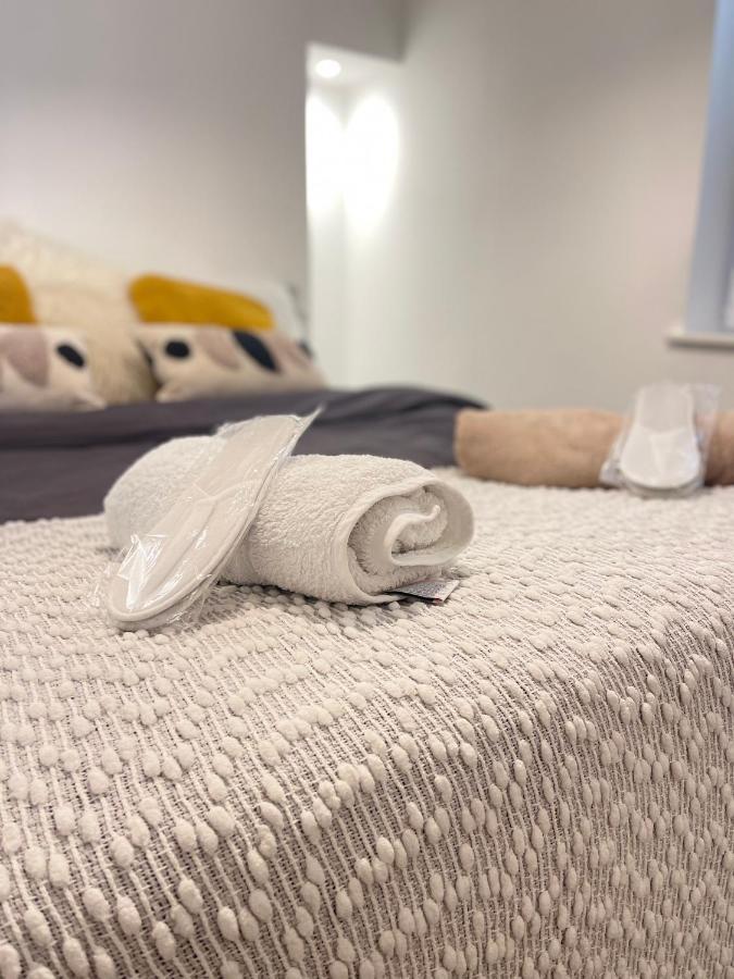 Stylish Newly Renovated Beachfront Getaway Margate